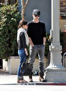 Rachel Bilson feet photo thumbnail