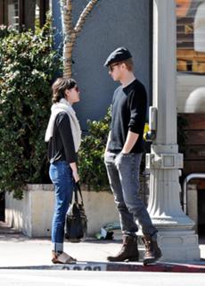 Rachel Bilson feet photo thumbnail