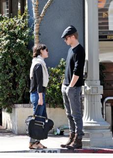 Rachel Bilson feet photo thumbnail