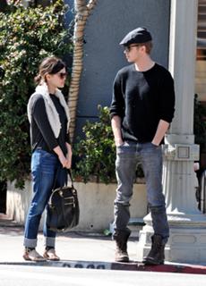 Rachel Bilson feet photo thumbnail