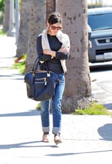 Rachel Bilson feet photo thumbnail