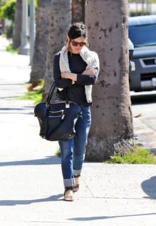 Rachel Bilson feet photo thumbnail