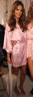 Alessandra Ambrosio feet photo thumbnail