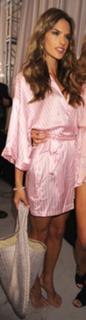 Alessandra Ambrosio feet photo thumbnail