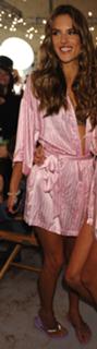 Alessandra Ambrosio feet photo thumbnail