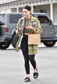 Lucy Hale feet photo thumbnail