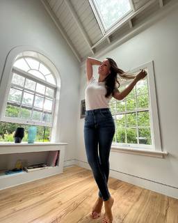 Carolina Ardohain feet photo thumbnail