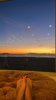 Sarah Michelle Gellar feet photo thumbnail