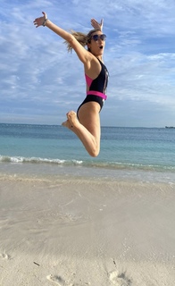 Laura Whitmore feet photo thumbnail