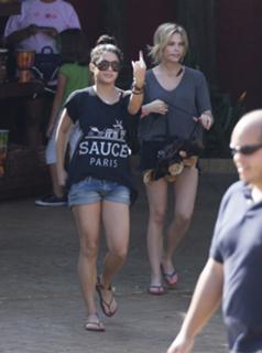 Vanessa Hudgens feet photo thumbnail
