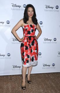 Lucy Liu feet photo thumbnail