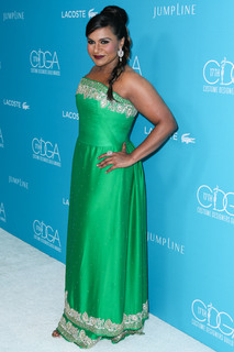 Mindy Kaling feet photo thumbnail