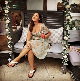 Jacqueline Jossa feet photo thumbnail