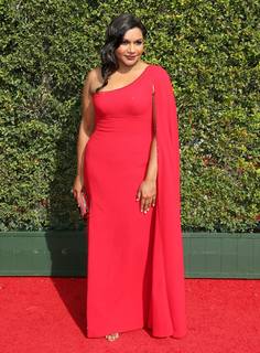 Mindy Kaling feet photo thumbnail