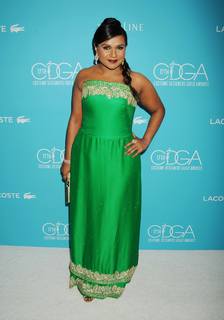 Mindy Kaling feet photo thumbnail