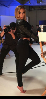Jennifer Lopez feet photo thumbnail