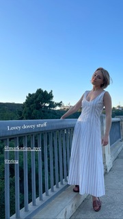AnnaSophia Robb feet photo thumbnail
