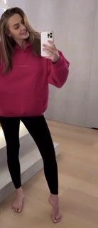 Karolina Pisarek feet photo thumbnail