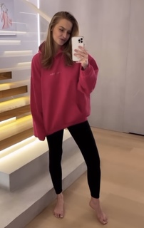 Karolina Pisarek feet photo thumbnail