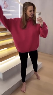 Karolina Pisarek feet photo thumbnail