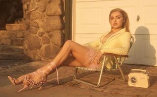 Peyton List feet photo thumbnail