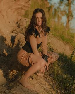 Natalia Oreiro feet photo thumbnail