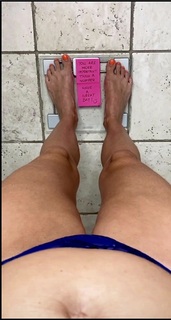 Ashley James feet photo thumbnail