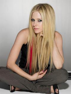 Avril Lavigne feet photo thumbnail