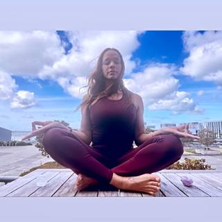 Dania Ramirez feet photo thumbnail
