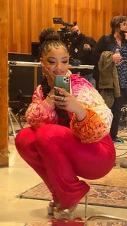 Chloe Bailey feet photo thumbnail