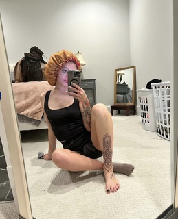 Victoria Waldrip feet photo thumbnail