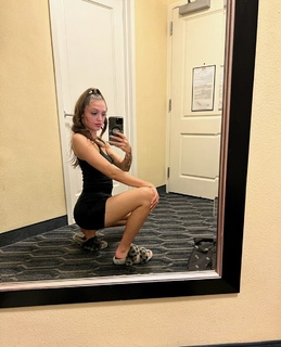 Victoria Waldrip feet photo thumbnail