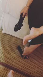 Franciely Freduzeski feet photo thumbnail