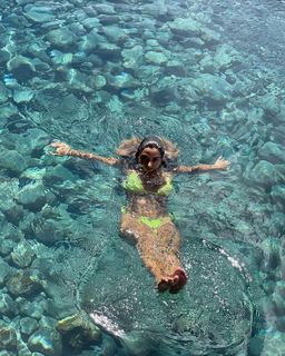 Giovanna Lancellotti feet photo thumbnail
