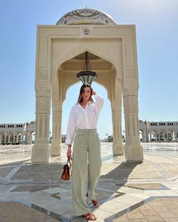 Iris Mittenaere feet photo thumbnail