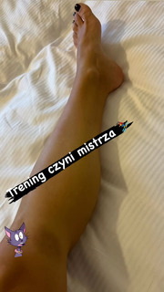 Katarzyna Cichopek feet photo thumbnail