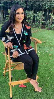 Mindy Kaling feet photo thumbnail