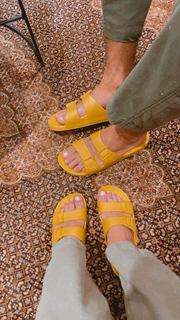 Giovanna Lancellotti feet photo thumbnail