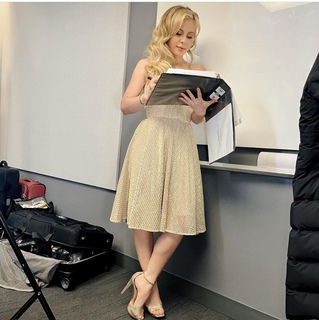 Tara Lipinski feet photo thumbnail