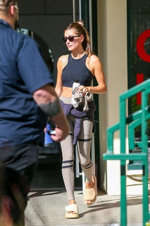 Hailey Bieber feet photo thumbnail