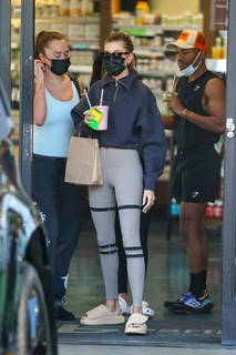 Hailey Bieber feet photo thumbnail