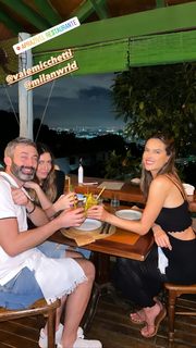 Alessandra Ambrosio feet photo thumbnail