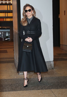 Jennifer Lopez feet photo thumbnail
