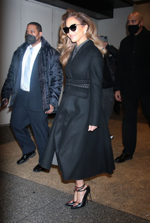 Jennifer Lopez feet photo thumbnail