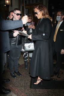 Jennifer Lopez feet photo thumbnail