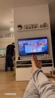 Karolina Kowalkiewicz feet photo thumbnail