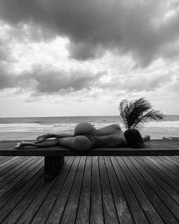 Deborah Secco feet photo thumbnail