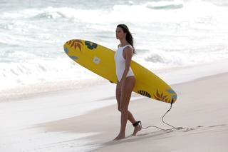 Alessandra Ambrosio feet photo thumbnail