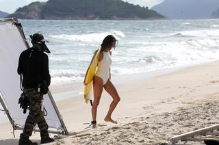 Alessandra Ambrosio feet photo thumbnail