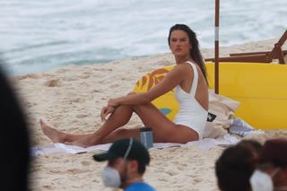 Alessandra Ambrosio feet photo thumbnail